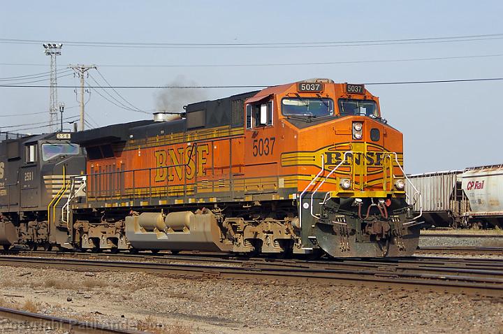 BNSF 5037 - C44-9W.jpg